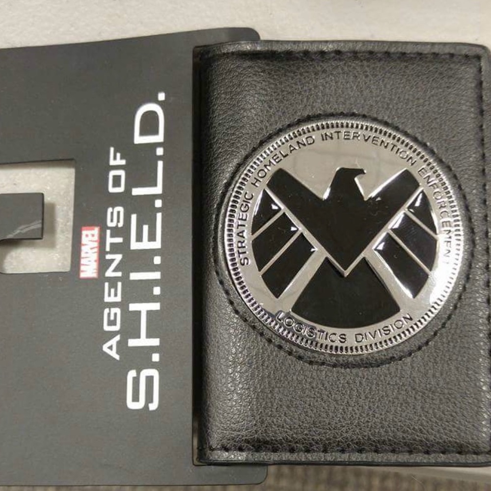 Bioworld Marvel Agents of S.H.I.E.L.D. Phil Coulson Badge Wallet